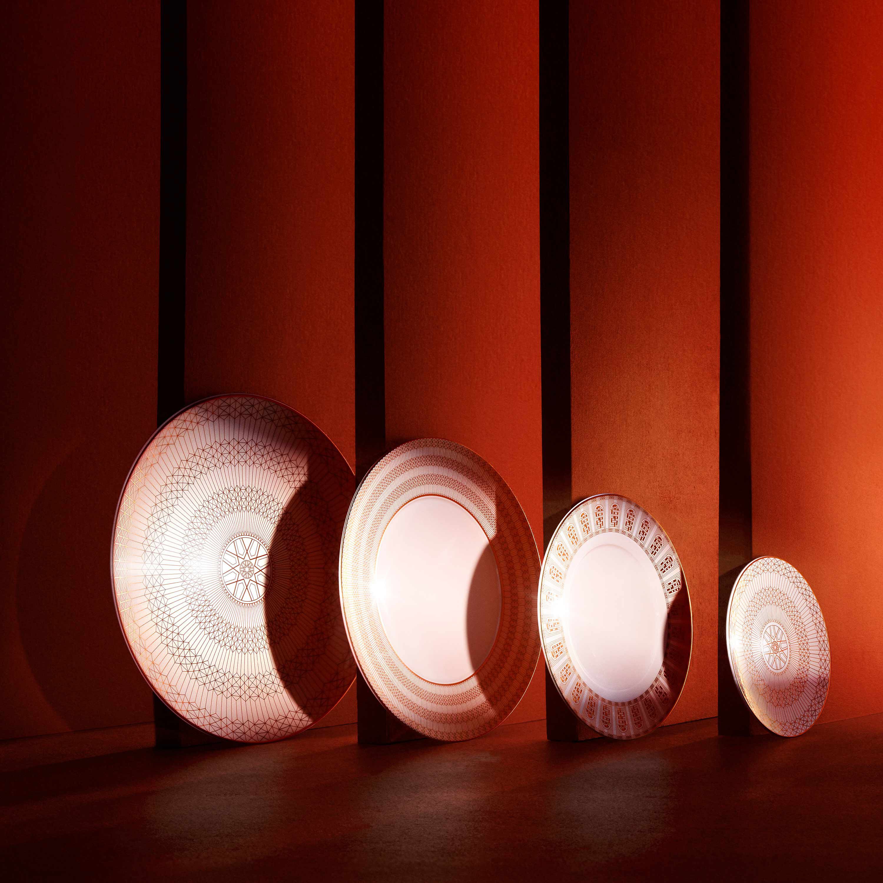 【未使用】バカラ Baccarat アルカディア 16cmソーサー 2枚セット アルカディア デザートプレート 2枚セット ゴールド＆プラチナ