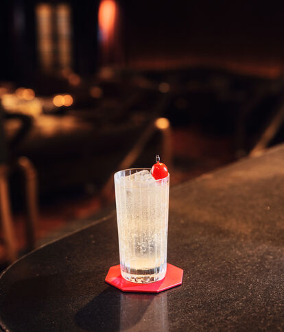 Cocktail in Manhattan Bar Singapore