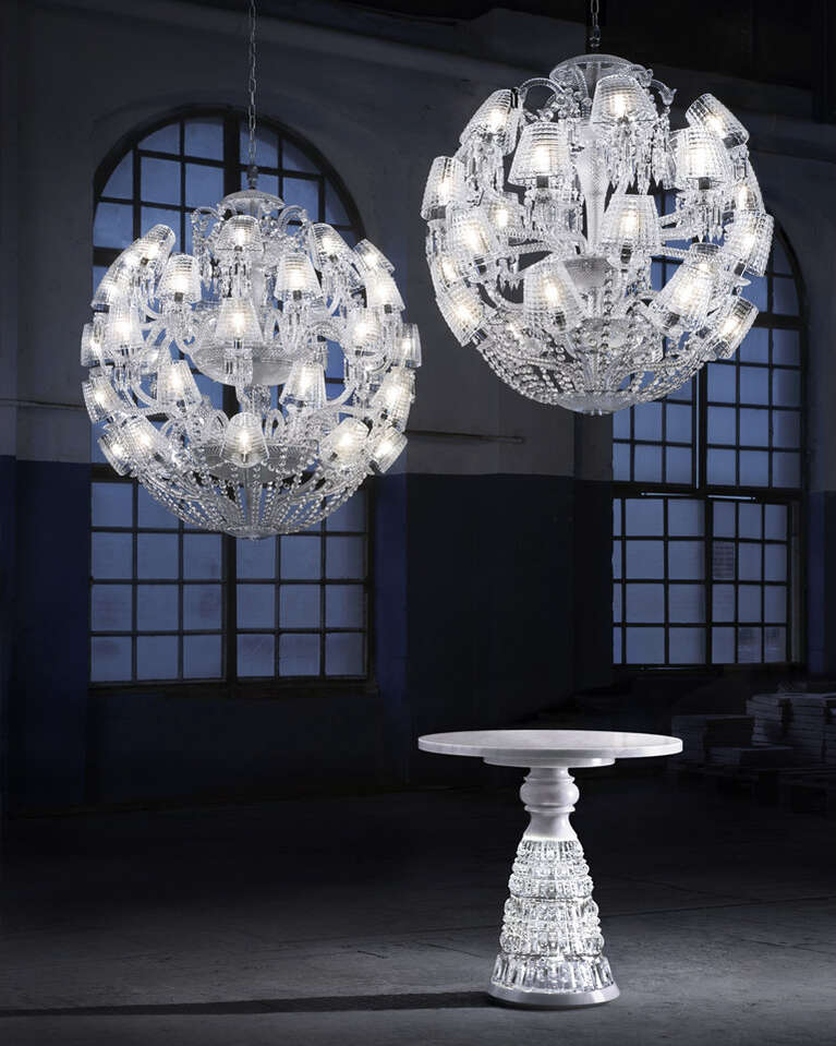 Lustre Le Roi Soleil et Table New Antique par Marcel Wanders ; Marcel Wanders