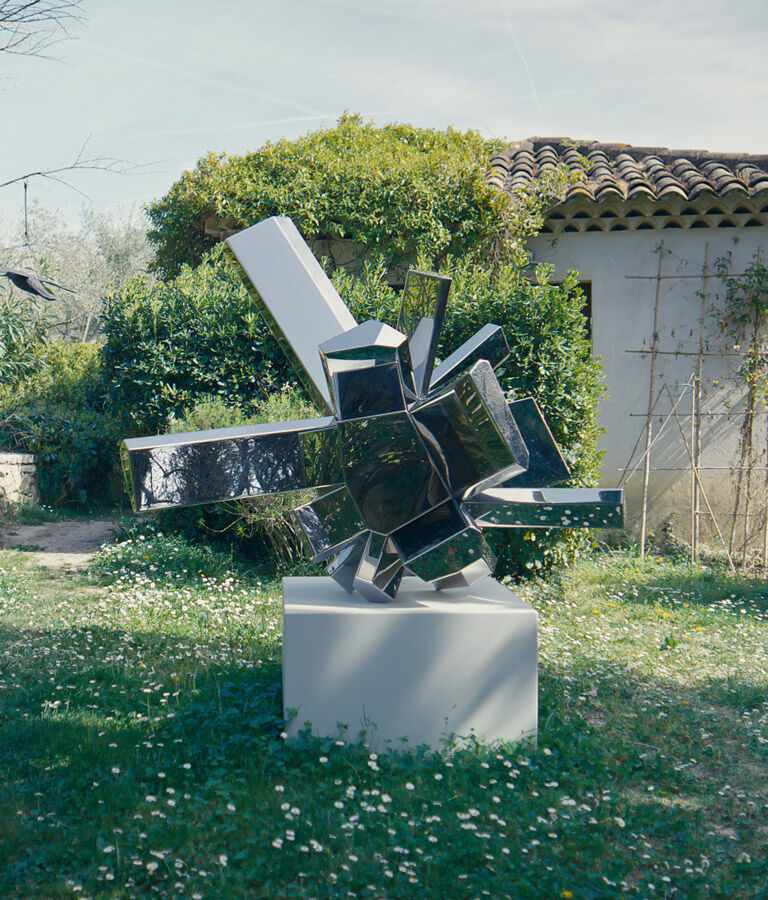 2604550_grey_001.jpg?sw=3000&