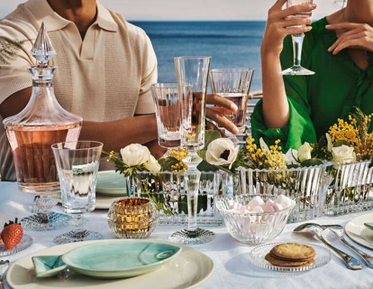 Table decorated with glasses, small bowl and vases Mille Nuits