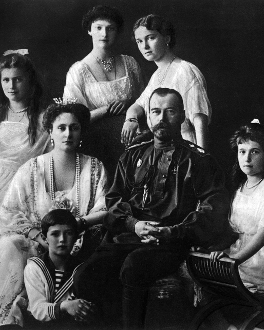 Tsar Nicoals 2 and his family