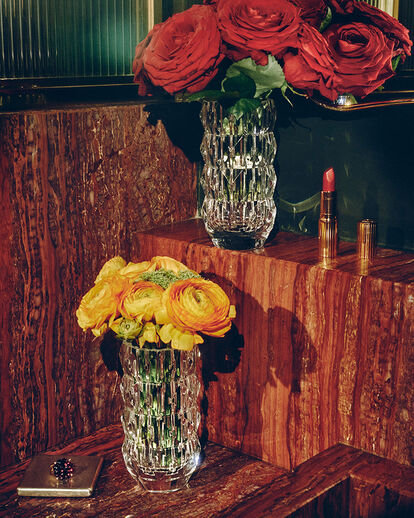 Two Louxor clear Vases with flowers