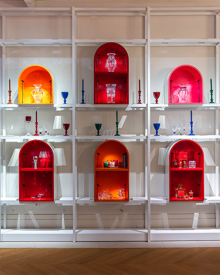 Candles and decorative objects in the boutique