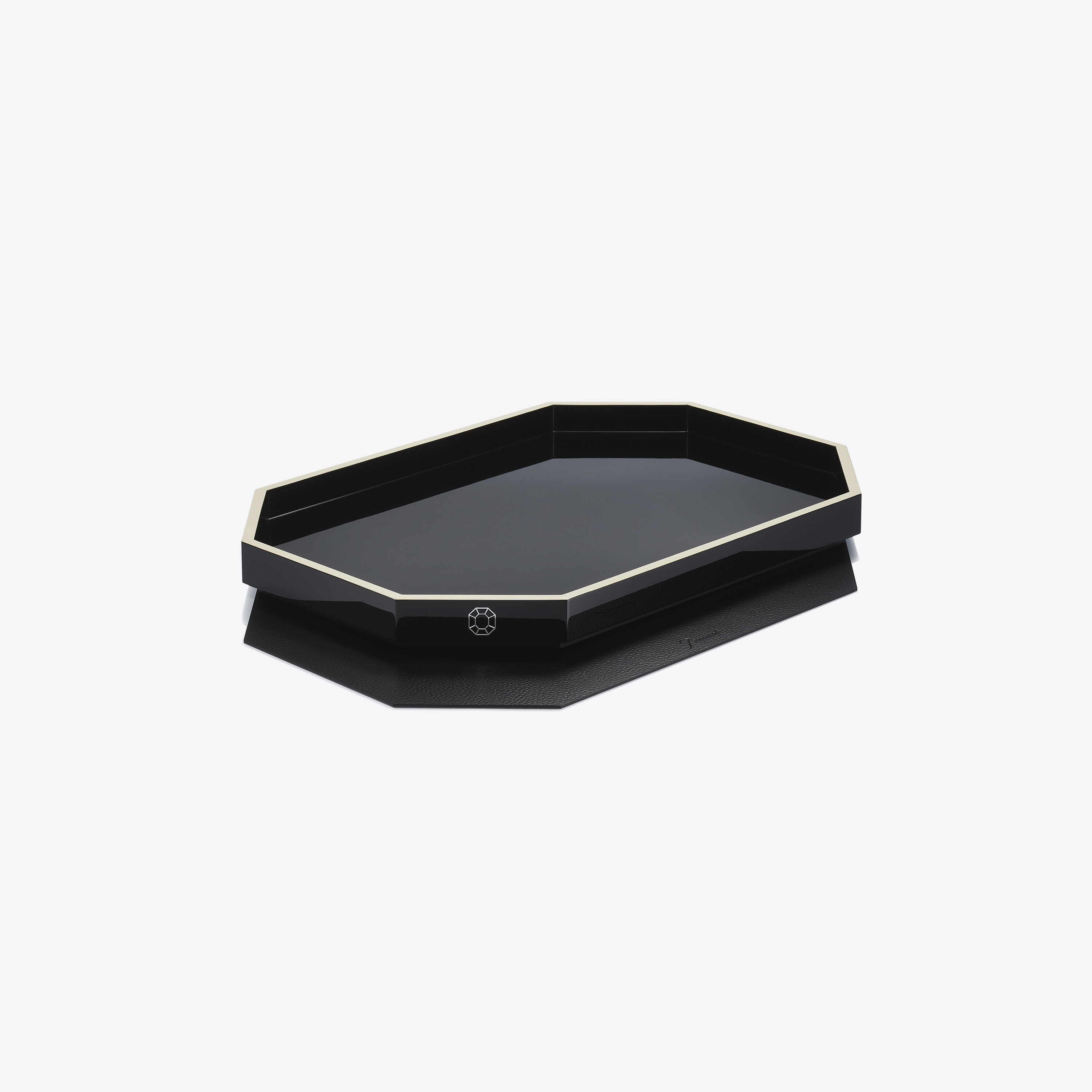 【6月でおわり！新品バカラ】BACCARATトレー 6月でおわり！新品バカラ】BACCARATトレー トレイ、コースター