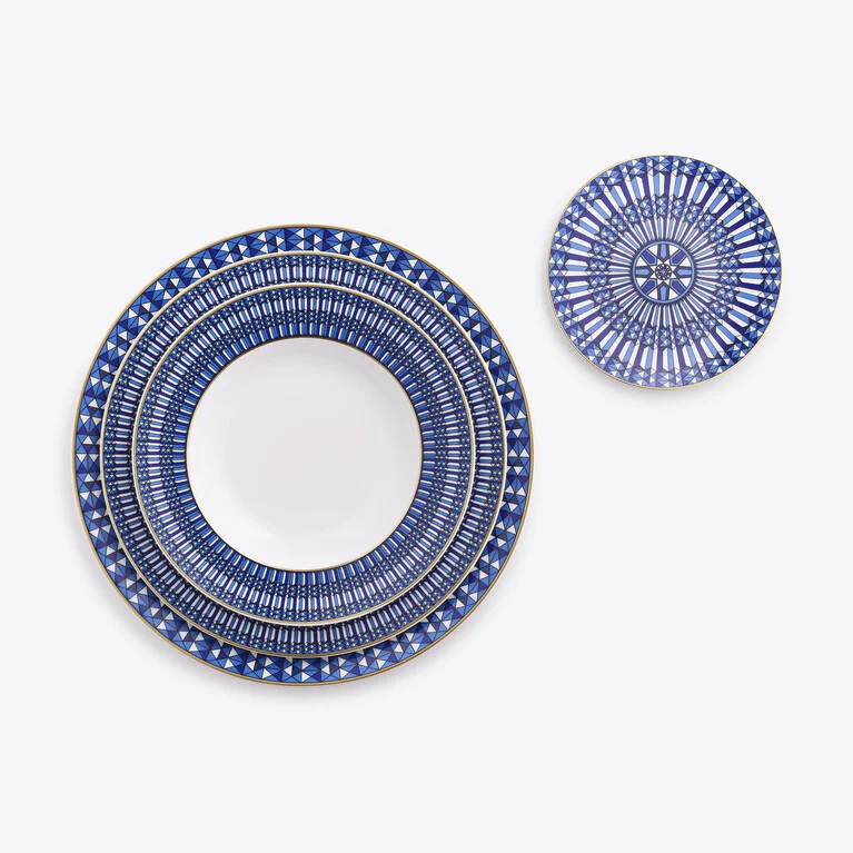 Arcadia Blue Bread Plate Baccarat in Porcelain Blue View 4