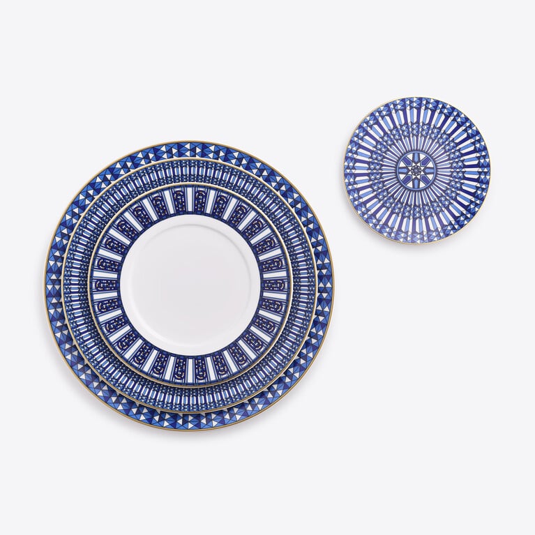 Arcadia Blue Show Plate Baccarat in Porcelain Blue View 3